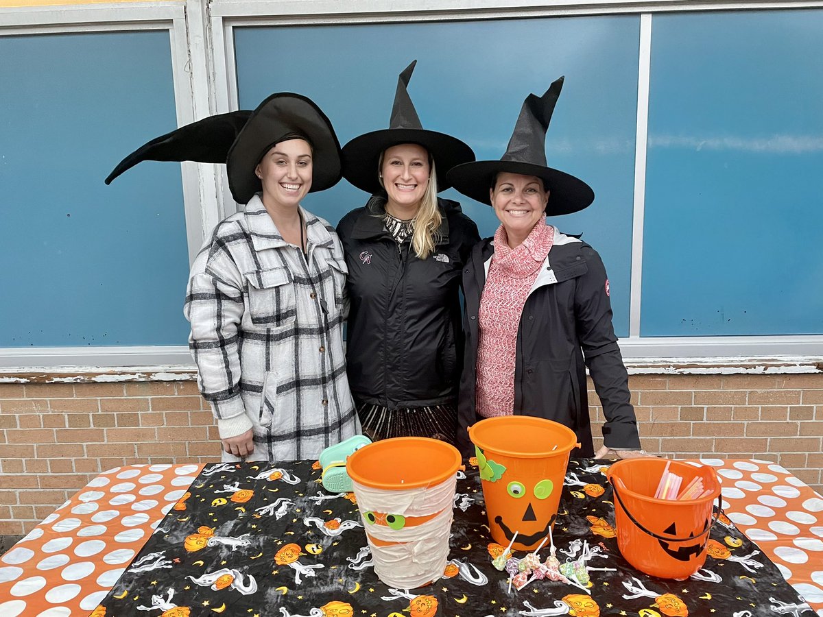 5th grade participating in the #awesomeamvet Trunk or Treat. Loved seeing former, current and future 5th graders stopping at our table. Thank you Amvet PTO for a great event. <a href="/haleyrouleau/">Haley Rouleau</a> @MrsLynchAmvet