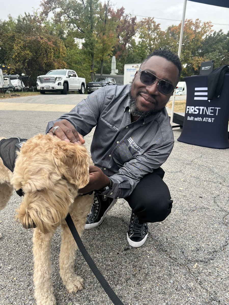 arychcn's tweet photo. DC Police Foundation - Annual DC Metropolitan Police Department Family Fun Day hanging out with Freddie - ROG the Dog. #InvestingInASafeDC
#MoneyBadgers #Swat #FirstResponders #FirstNet @404girl @jillmill321 @dfraser0107 @chaserickman01 @MASWreckingCrew @DCPoliceFdtn https://t.co/n17OHxmP4a