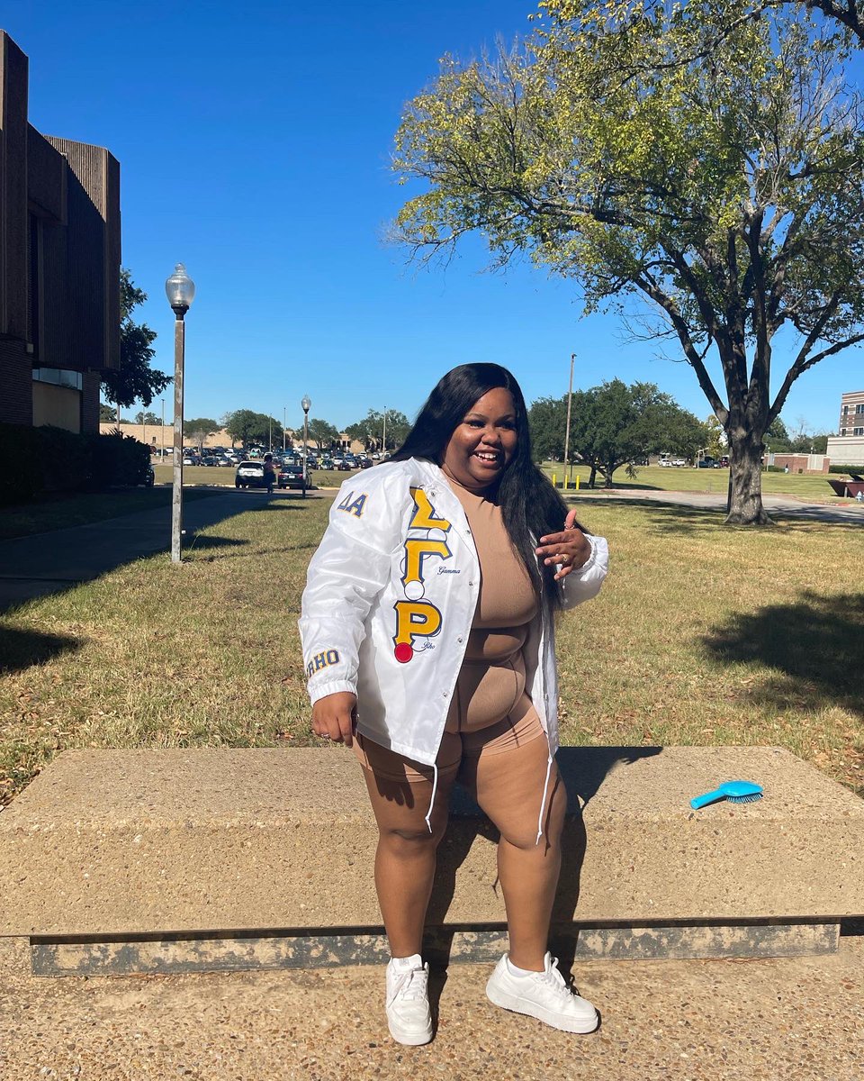 PreciousssHazel's tweet photo. I was contemplating posting my picture because someone made a comment on me being plus size Then remembered who I was . Precious Marie Beautiful Black Plus Size Woman with a 3.9 Gpa ,2 degrees, a growing Nonprofit .People rather make rude comments then deal with their own issues https://t.co/RAGePZSgkF
