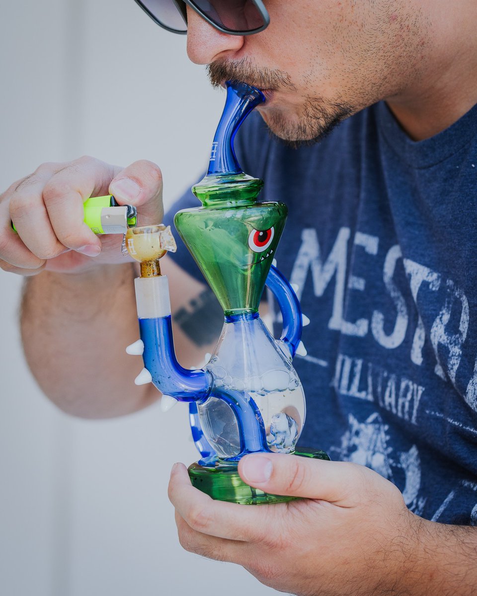 hemperco's tweet photo. The Candy Monster XL does not like to waste. Recycling water🚰, reducing splash back💦, and preventing smoke from getting stale,🌬️ means MAXIMUM flavor from these Monster rips! 🍬 https://t.co/RQQ4QK5pau