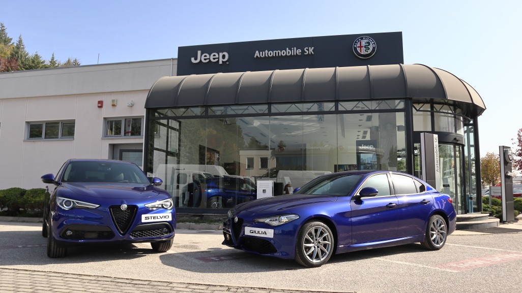 AutomediaMK's tweet image. Tonale во моментов е најголемиот модел на Alfa Romeo. Во време кога браншата е среќна со тоа како успева електромобилноста и во време кога автомобилскиот свет бара масивни промени, компактниот СУВ се појави и со електромотор во погонот и со силен

automedia.mk/objavi/alfa-ro…