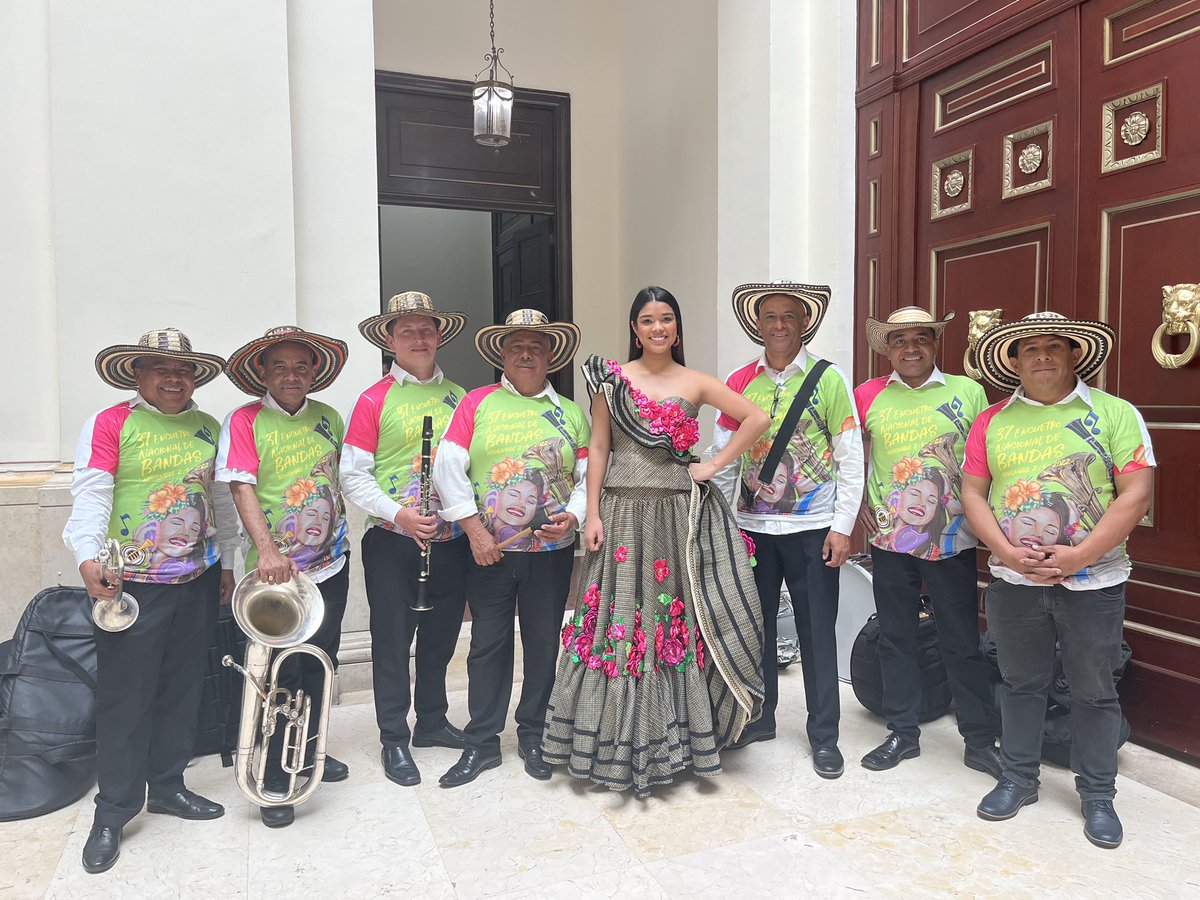 KGuerreroCab's tweet photo. ¡Hoy nos tomamos el Congreso de la República, lugar que vió nacer la Ley 1866 de 2017 al son del fandango y el porro! Porque donde esté siempre quiero mostrar lo bonito de mi tierra y seguir trabajando por mi Sincelejo. 🌺💃🏽 #EncuentroNacionaldeBandas https://t.co/MH8eAGOeCC