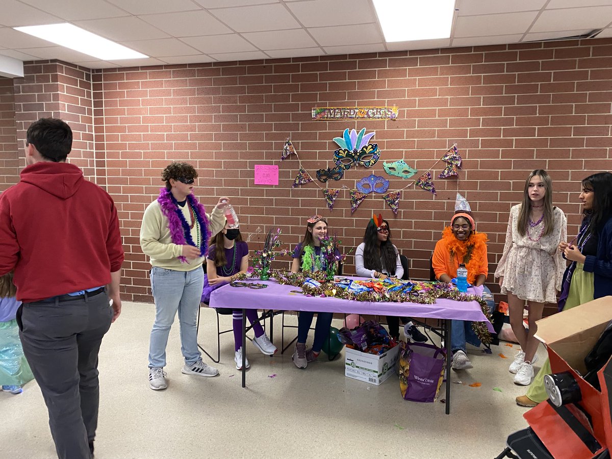 Scott Wyndham (@avonsupt) on Twitter photo Huge turnout for the <a href="/AHS_Orioles/">AHS Orioles</a> trunk or treat! Particularly enjoyed our own <a href="/AvonSchoolsPD/">Avon Schools Police Department (Indiana)</a> officers getting into it! Huge turnout for the <a href="/AHS_Orioles/">AHS Orioles</a> trunk or treat! Particularly enjoyed our own <a href="/AvonSchoolsPD/">Avon Schools Police Department (Indiana)</a> officers getting into it!