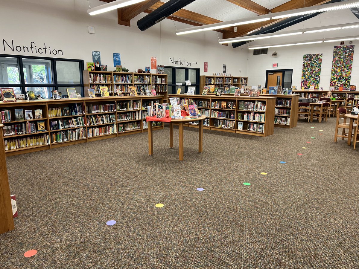 ToriDennie's tweet photo. Before and after pictures of the shelf placement at the @OwensTylerISD library! Iβm so excited about how open it feels. Next step: comfy couches! #TylerISDlibraries https://t.co/H69UKG5TCj