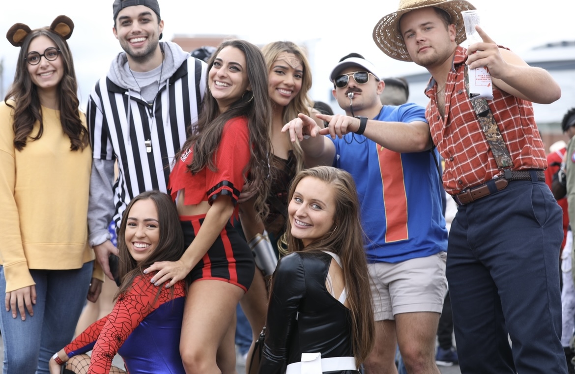 The countdown is ON! 🍻🙌 Only 3 days until we’re crawling to 25+ bars in Uptown. 🎃 Your ticket includes access to Rich &amp; Bennett’s 21st Annual Halloween Pub Crawl, free event koozie, free swag, Halloween costume contest and more! Grab your tickets now 👉 bit.ly/RBHalloweenTix…