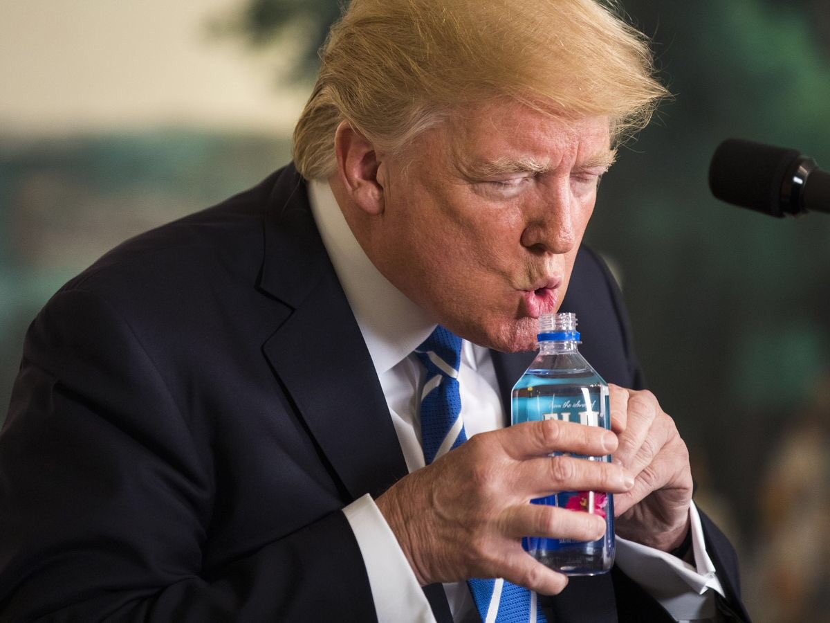 donwinslow's tweet photo. This guy can't hold a bottle of FIJI water with one hand and he's criticizing who? https://t.co/sFTXBTrAQm