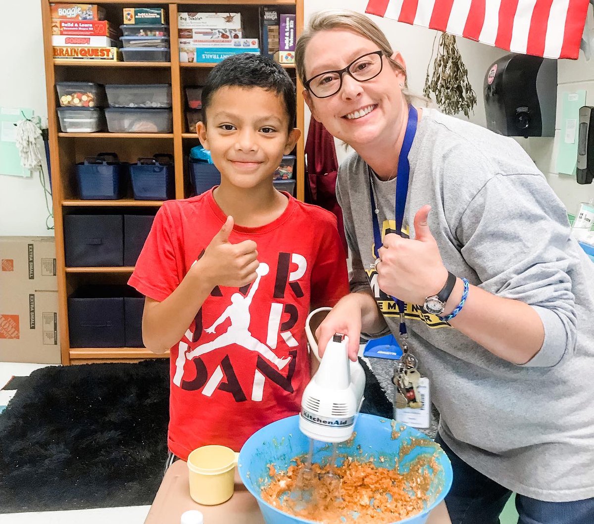 myerselementary's tweet photo. Mrs. Williamsβ 4th & 5th grade Enrichment classes made the most yummy sweet potato pies! The best part was that the sweet potatoes used to make the pies came straight from our hoop house! π©πΌβπΎπ©π½βπΎπ§πΌβπΎπ§π½βπΎπͺ΄
#freshgrown #hallcountyschools #myerselementaryschool https://t.co/XvczB8zMbd