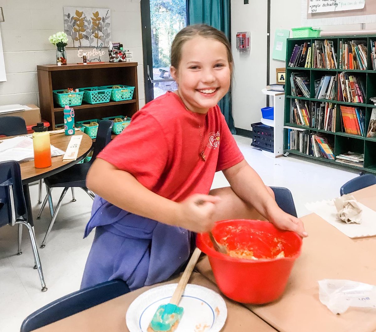 myerselementary's tweet photo. Mrs. Williamsβ 4th & 5th grade Enrichment classes made the most yummy sweet potato pies! The best part was that the sweet potatoes used to make the pies came straight from our hoop house! π©πΌβπΎπ©π½βπΎπ§πΌβπΎπ§π½βπΎπͺ΄
#freshgrown #hallcountyschools #myerselementaryschool https://t.co/XvczB8zMbd