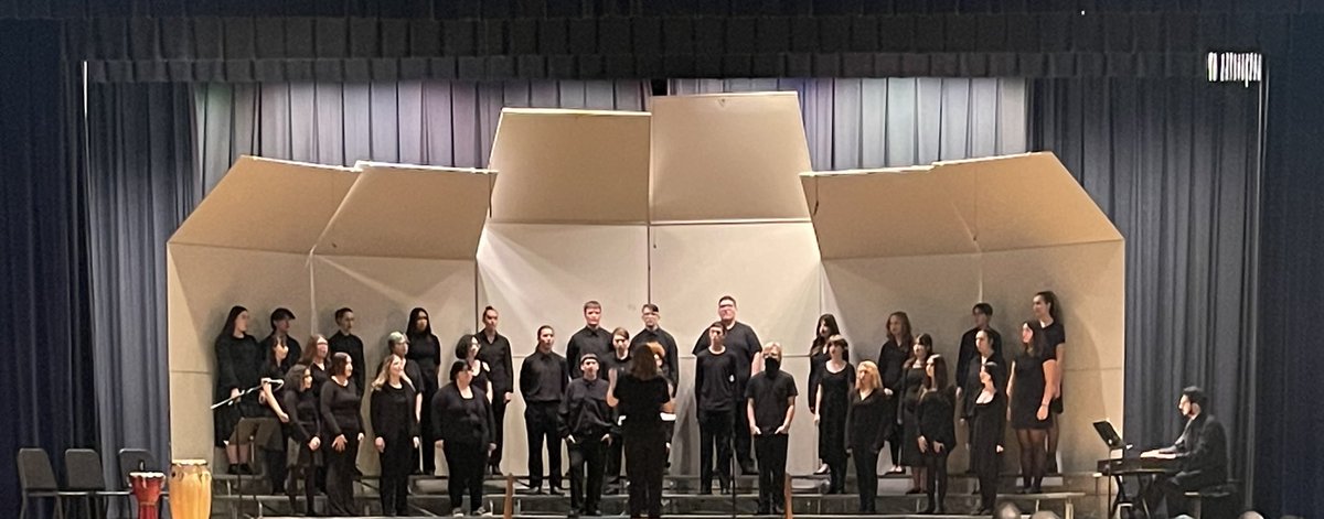 First choir concert of the 2022-23 school year under the direction of Ms Dahl has been a resounding success! ⁦<a href="/midviewchoirs/">Midview Choirs</a>⁩ ⁦<a href="/MidviewLocal/">Midview Local Schools</a>⁩