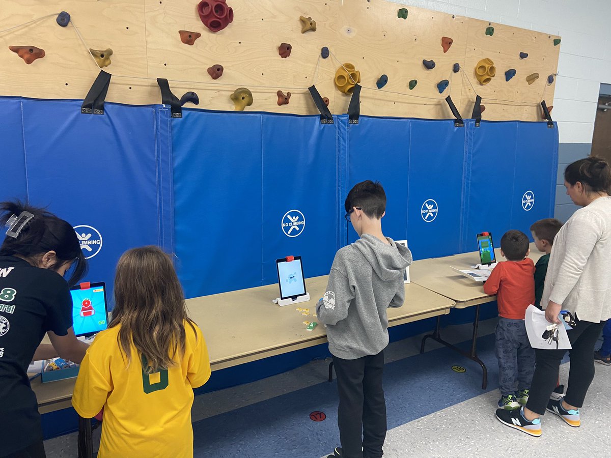 Another great STEM Family night for <a href="/HTWPSchoolsNJ/">Harrison Township Schools @HTS & PVS</a> thanks to @mrsbrianamiller and volunteers!  My 3 kids didn’t want to leave! #180Brags #MagnifyKindness