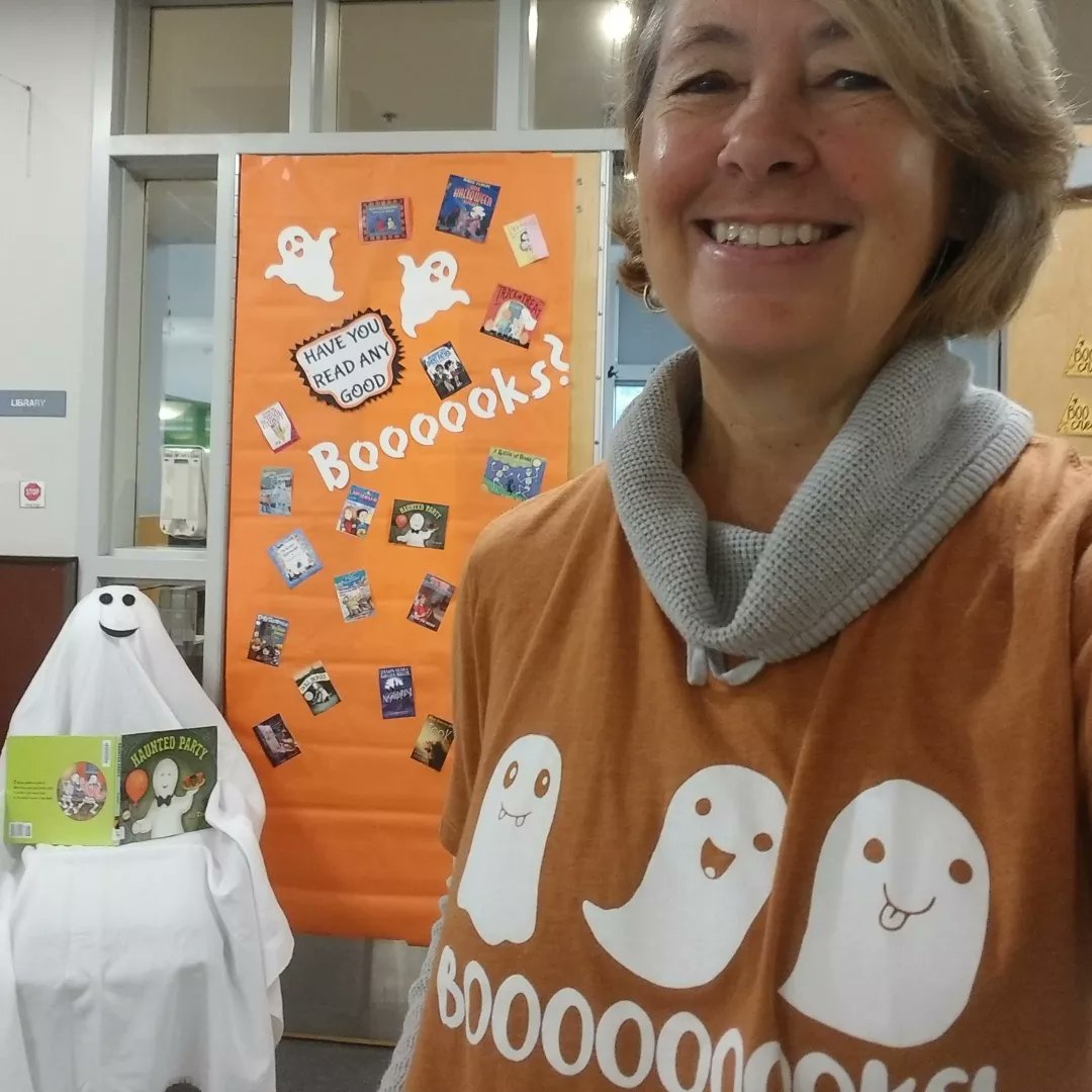 These book loving 3rd graders in Mrs. Rankin's class gifted me this fabulous Booooooks! T-shirt! It matches my Halloween decorated door!