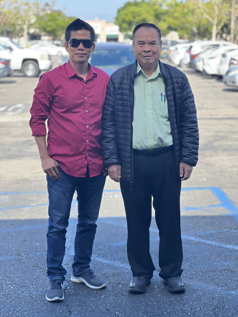 sankream's tweet photo. ខ្ញុំផ្តាច់ សម រង្ស៊ី តែនៅជាប់ឱ ហូរ វ៉ាន់ 😁 @hunsencambodia @RainsySam @sochua_mu @vannahay https://t.co/j7pmUWBz5k