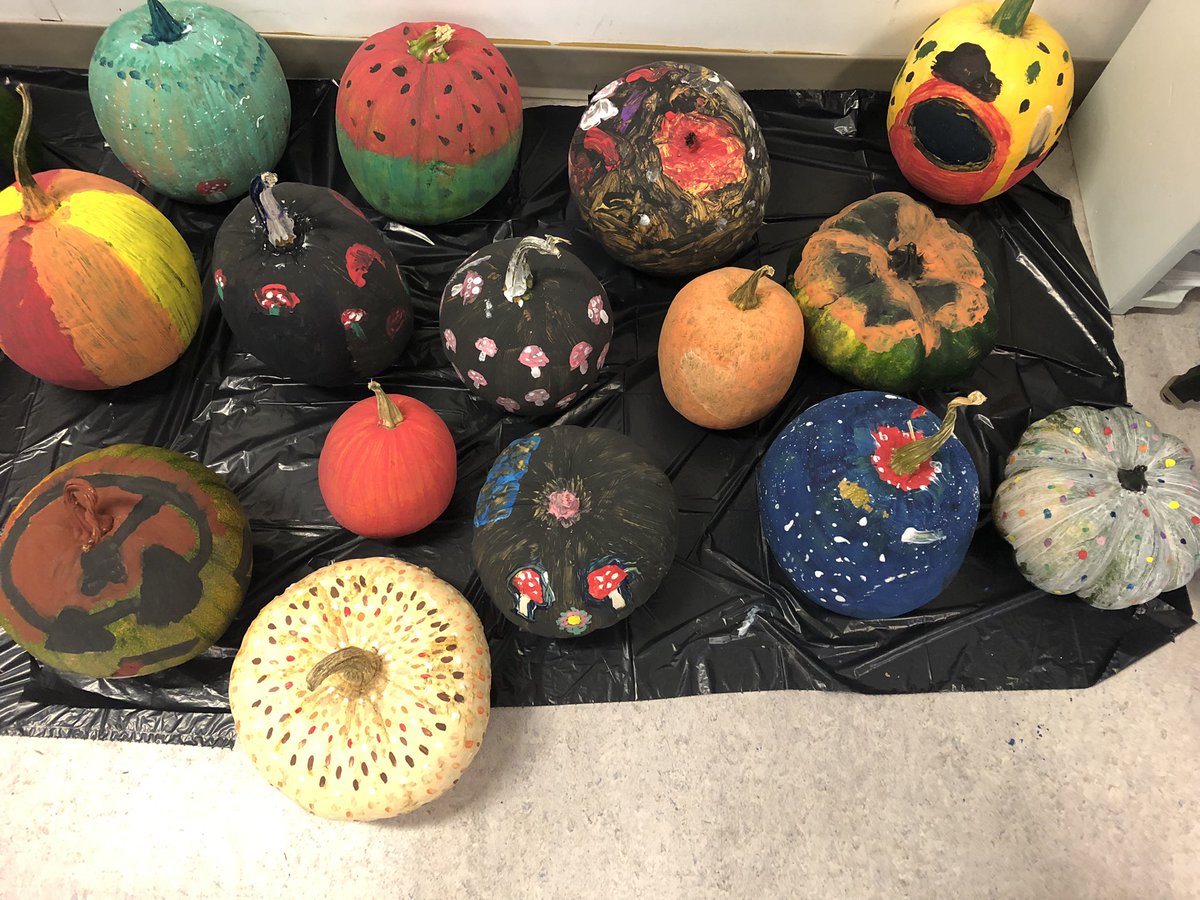 BreanneBeres's tweet photo. @PrideInThePaw 5B enjoyed some pumpkin painting this morning. The creativity of my students is very unique. Now to let them dry for Halloween 🎃 https://t.co/k9O5wmHmF9