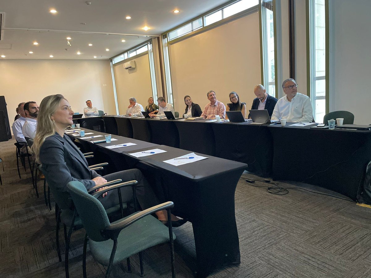 Ricoh_Brasil's tweet photo. Reunimos nossos Distribuidores Ativa Distribuidora, Cogra, Distrivisa, Finatto e Minascopy, para apresentar a estratégia do segundo semestre do ano fiscal e reforçar nosso posicionamento de mercado.
Executivos locais e regionais apresentaram oportunidades de negócios.
#tecnologia https://t.co/xn7JRlpSIg