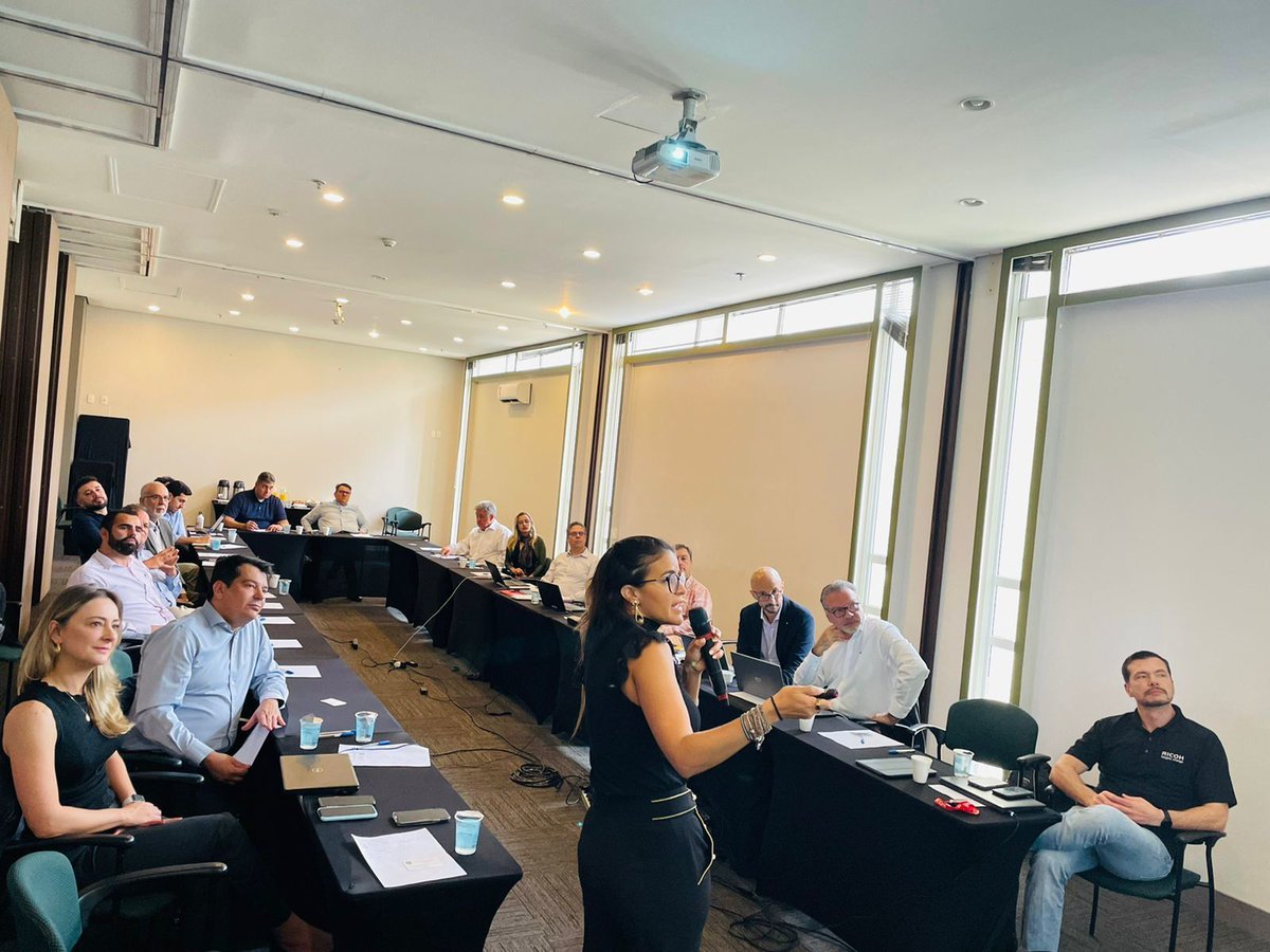 Ricoh_Brasil's tweet photo. Reunimos nossos Distribuidores Ativa Distribuidora, Cogra, Distrivisa, Finatto e Minascopy, para apresentar a estratégia do segundo semestre do ano fiscal e reforçar nosso posicionamento de mercado.
Executivos locais e regionais apresentaram oportunidades de negócios.
#tecnologia https://t.co/xn7JRlpSIg