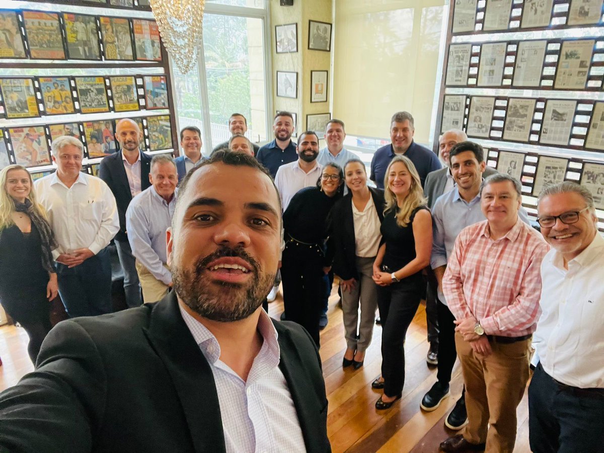 Ricoh_Brasil's tweet photo. Reunimos nossos Distribuidores Ativa Distribuidora, Cogra, Distrivisa, Finatto e Minascopy, para apresentar a estratégia do segundo semestre do ano fiscal e reforçar nosso posicionamento de mercado.
Executivos locais e regionais apresentaram oportunidades de negócios.
#tecnologia https://t.co/xn7JRlpSIg