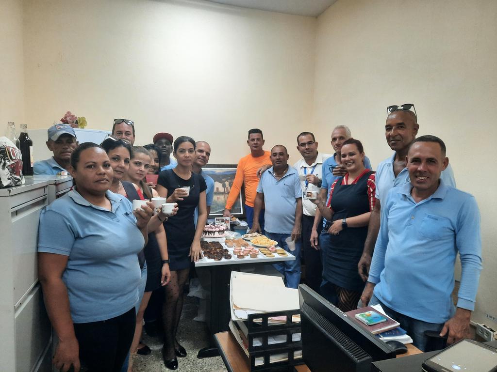 Cesan mis funciones en la DTAR <a href="/ETECSA_Cuba/">ETECSA</a>. Han sido 12 años, cargados de emociones, cariño y amor a esa tierra. Especial respeto al amigo y guía profesional <a href="/NapolesYury/">Yury Vargas Nápoles</a> quien confió siempre en mí. En la nueva Tarea, honraré la confianza depositada. <a href="/taniavel76/">Tania Velazquez</a> <a href="/BeatrizSierraD3/">Beatriz Sierra Díaz</a>