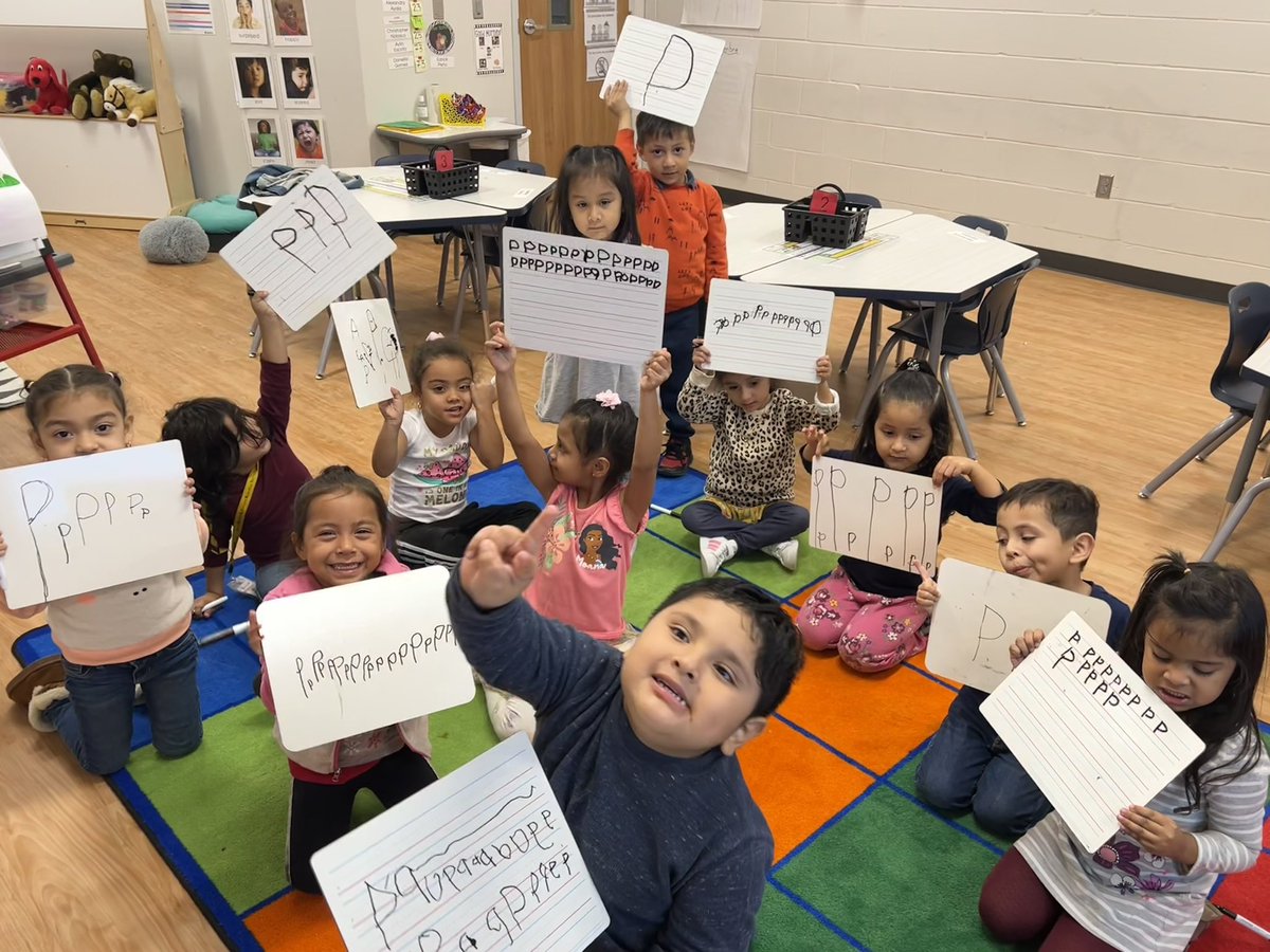 Mshernandez02's tweet photo. They love letter P! 📝 https://t.co/Bzwo2ULl8U