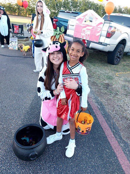 Happy Trunk or Treat from some sweet little leopards🎃🐾 #TheLeopardWay @LorenaPrimary