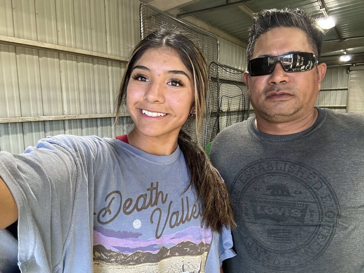ReyesLole's tweet photo. Great workout with my dad today before this weekend at the bombers exposure!! @18uGloryNaudin @CSA_Athletes #TxGlory https://t.co/U9osrwG0CZ