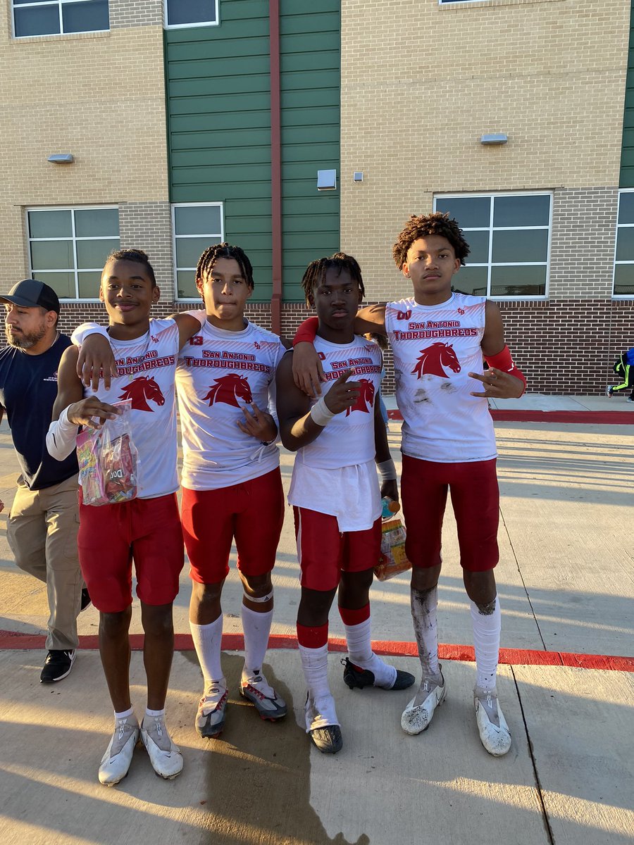 210Breds's tweet photo. Congrats fellas on a great season! The best has yet to come. It’s grind time now 💪🏽 @EJRicksIII @6_island_ @mann12_ @MrAK50846407 https://t.co/CugNRubqd8