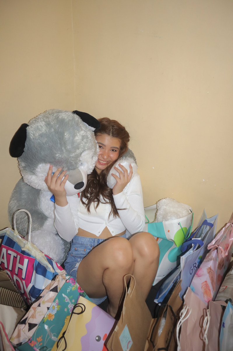 anjisalvacion's tweet photo. sorry late ako nakapag upload, but thank you so much to everyone who put effort to send gifts po I appreciate you and it all. 💗 https://t.co/X7zy3Jg9o1