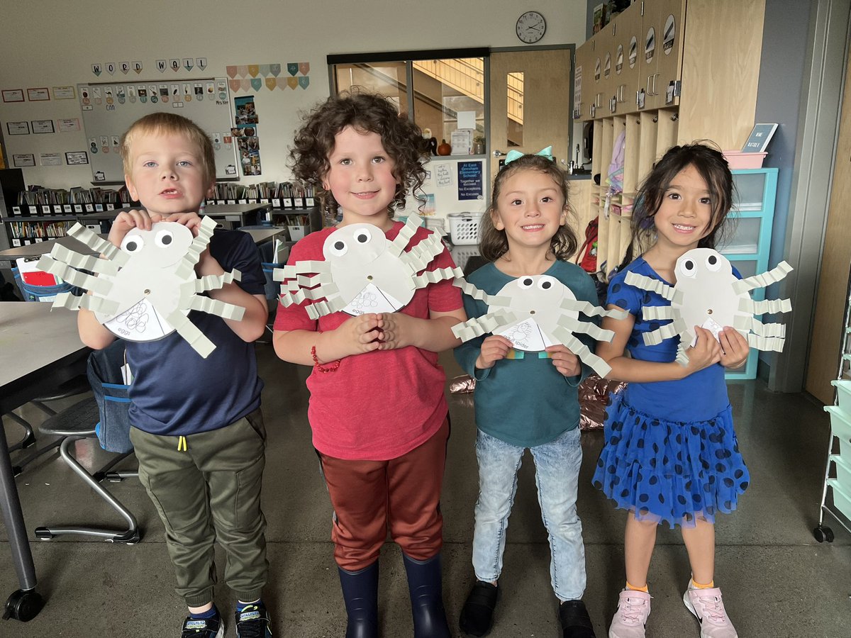 EastGreshamElem's tweet photo. Spiders Spiders Spiders! Oh my! π·οΈπΈοΈ #MrsKerr π #Kindergarten π #WhyEastGresham π @greshamschools #MomentsMatter β€οΈ https://t.co/RiN6GakRZq