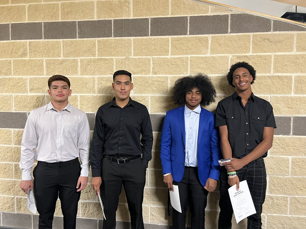 cmlerma01's tweet photo. Super proud of these boys who not only play hard on the football field but excel in their academics! Congratulations to Jakob, Ivan, Clarence and Paul on being inducted into the NHS @SamuelClemensHS @ClemensBuffsFB @scbuffalostrong #DefendTheBrand #WinTheDay #BewareofTheStampede https://t.co/JUOr8y3xYr