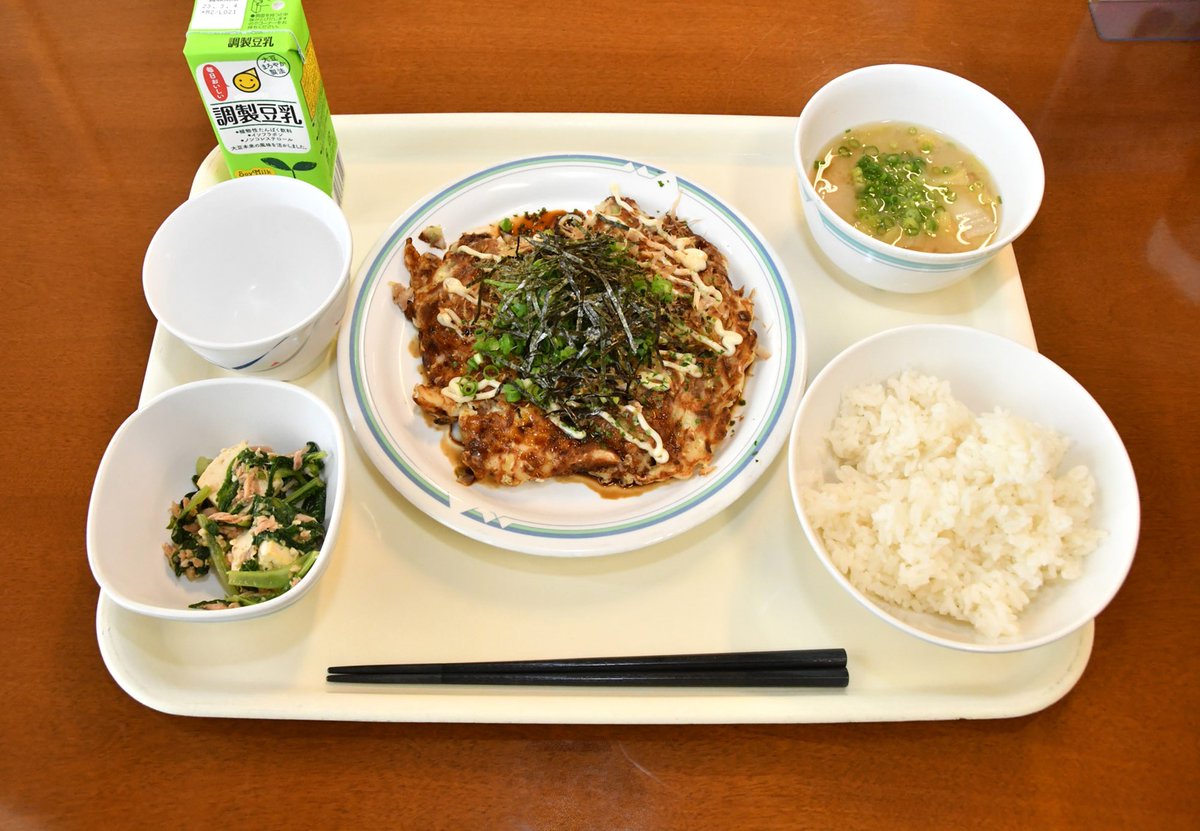 な・な・なんと・・・‼ 隊員食堂でお好み焼きが出ました😋🍚 隊員の顔を見れば味は一目瞭然！