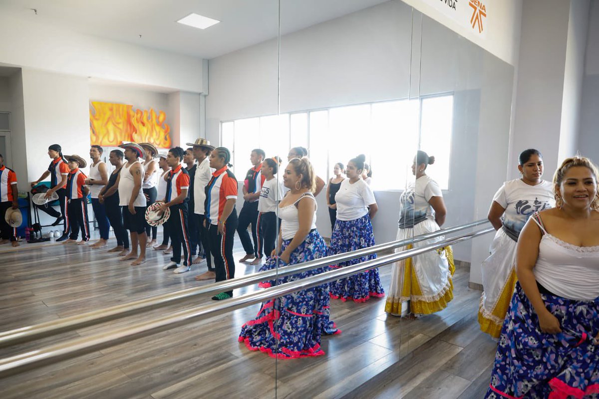 Jackierojass11's tweet photo. También visitamos la sede de Industrias Creativas, para poner a disposición del agro, los talentos de nuestros aprendices📸🎬🎧

La danza, música, teatro, artesanías tienen origen en esas culturas ancestrales y con producción de audio y video, vamos a proyectar el campo 💚 https://t.co/8DefgkzWnK