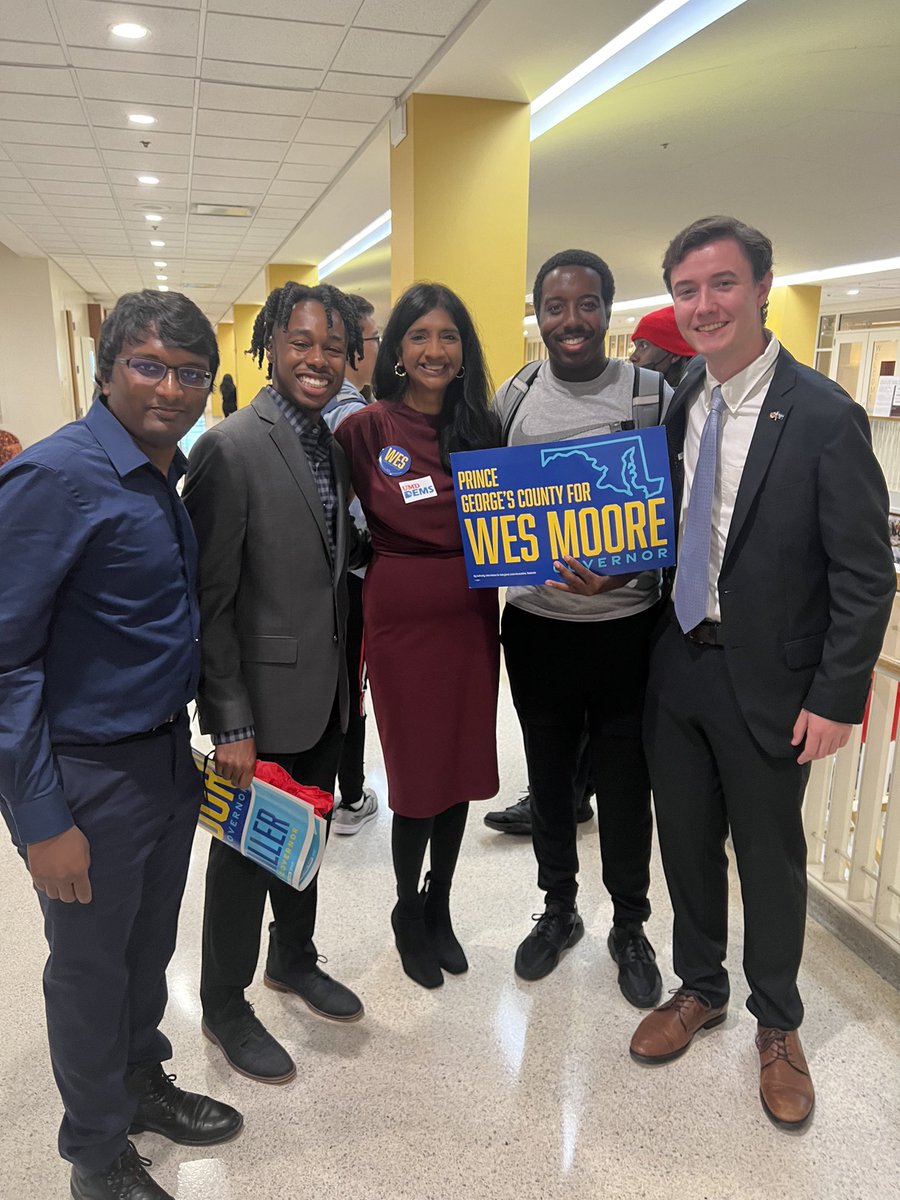 WillThorne03's tweet photo. Me and some other Towson @MDCollegeDems headed to College Park today to rally with @iamwesmoore, @arunamiller, @harrisonjaime, @BrookeELierman, and @ChrisVanHollen for all of the @mddems! Thank you @UMDDems for having us! Gen Z is ready to #LeaveNoOneBehind! https://t.co/T8RnXGgsi0