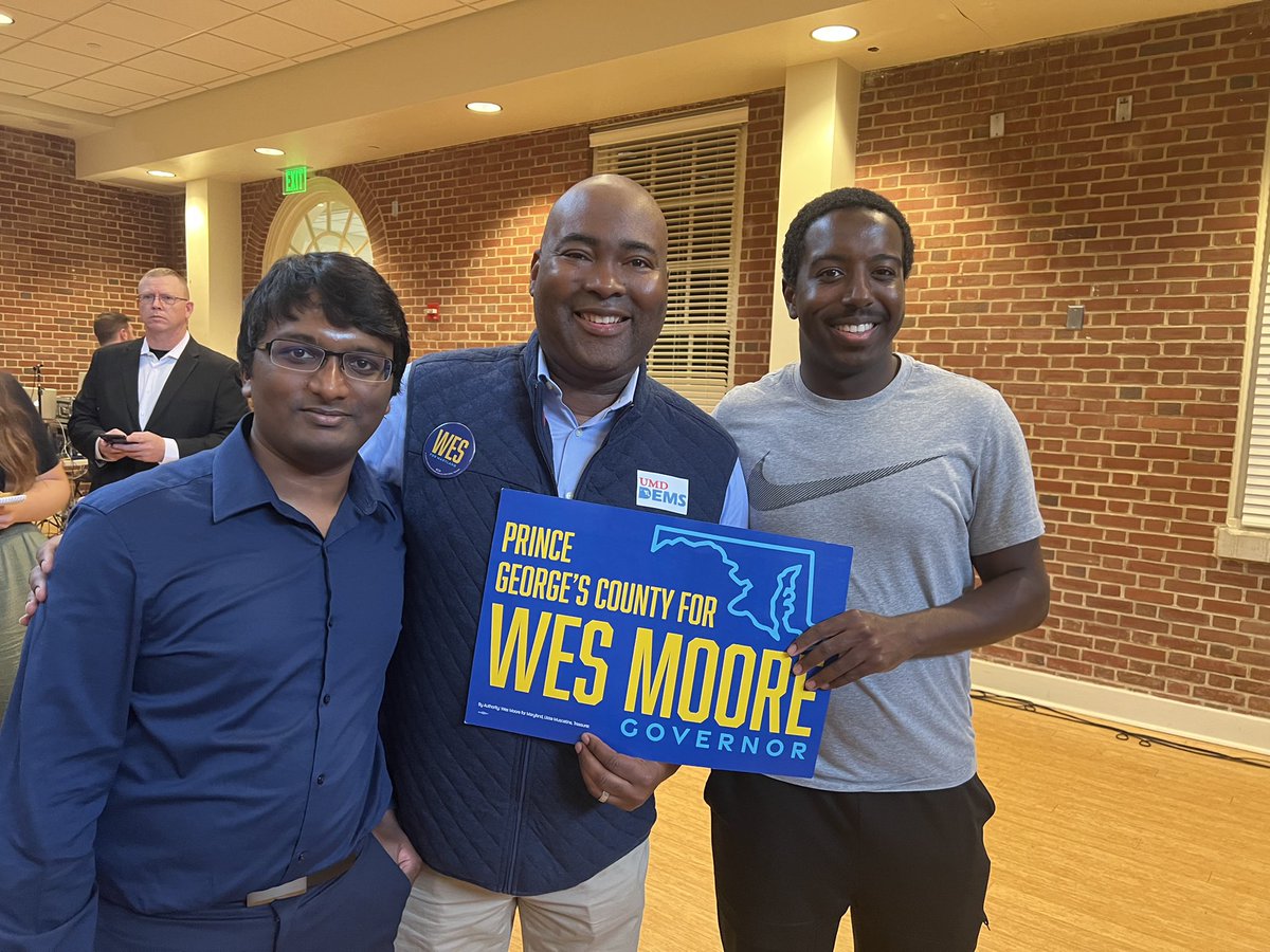 WillThorne03's tweet photo. Me and some other Towson @MDCollegeDems headed to College Park today to rally with @iamwesmoore, @arunamiller, @harrisonjaime, @BrookeELierman, and @ChrisVanHollen for all of the @mddems! Thank you @UMDDems for having us! Gen Z is ready to #LeaveNoOneBehind! https://t.co/T8RnXGgsi0