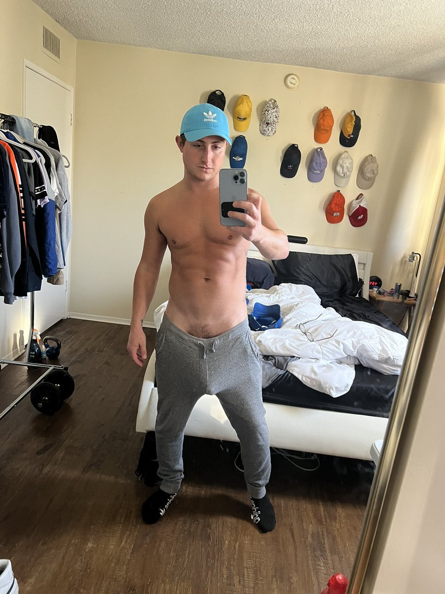 JacobJerald_'s tweet image. Retweet and I’ll pull my 🍆 out 🤪