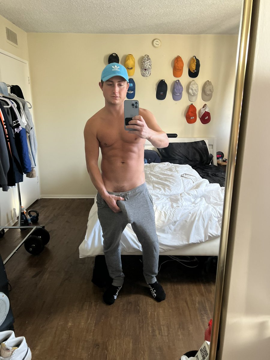 JacobJerald_'s tweet image. Retweet and I’ll pull my 🍆 out 🤪