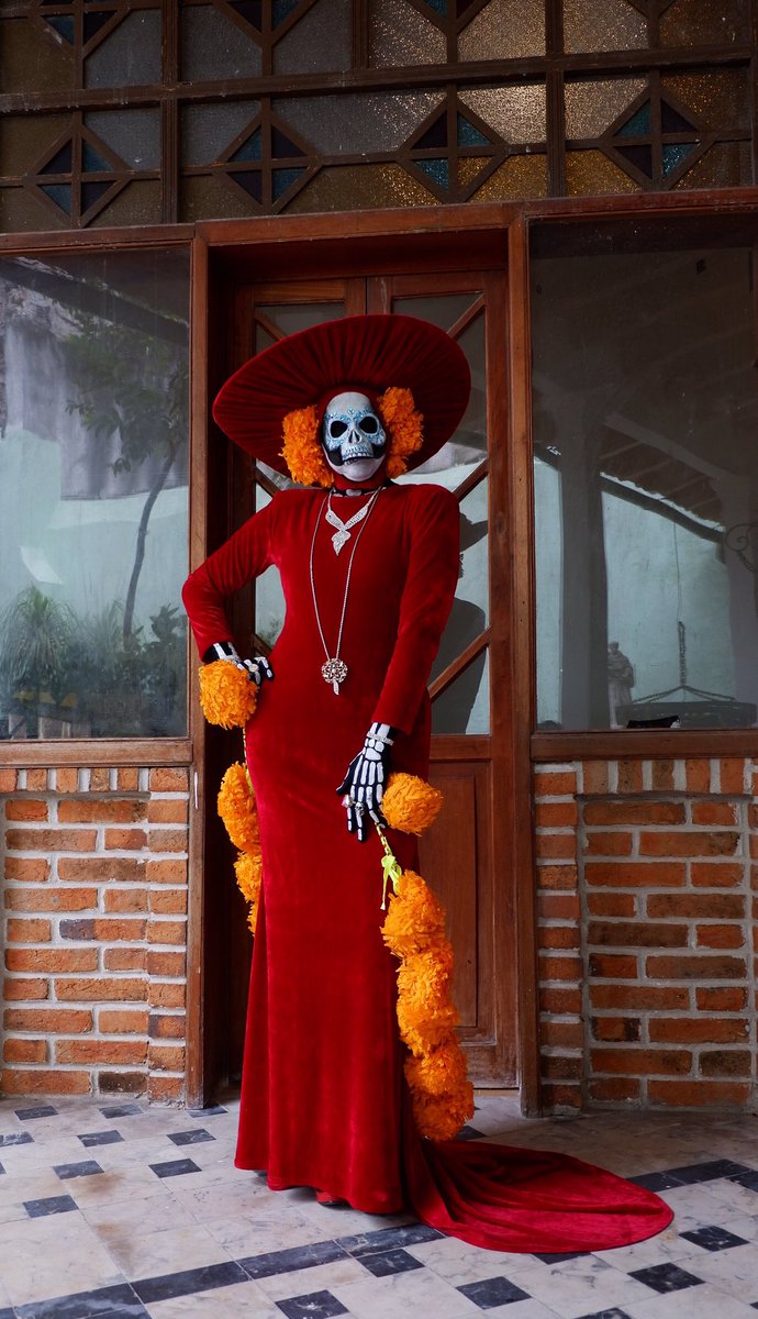 MiguelPavoon's tweet photo. #DiadeMuertos2022 #DiaDeMuertos #Vestuario #Catrinas #utileria #tradicionesmexicanas #Xalapa #Veracruz #mexicomagico #vivemexico #diseñomexicano #artemexicano #arquitectura #vivamexico https://t.co/IZuOXaGVBE