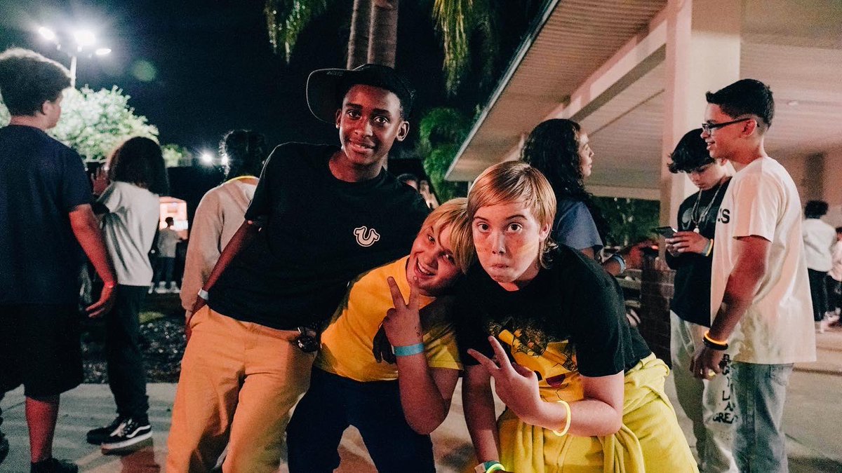 blendflc_'s tweet photo. HOUSE PARTY 2K22 🤯🤩 We can’t even put into words with what happened tonight but know we had a PAAAARRRTTYYY!! #TheBlend https://t.co/fvb4D7XfnZ