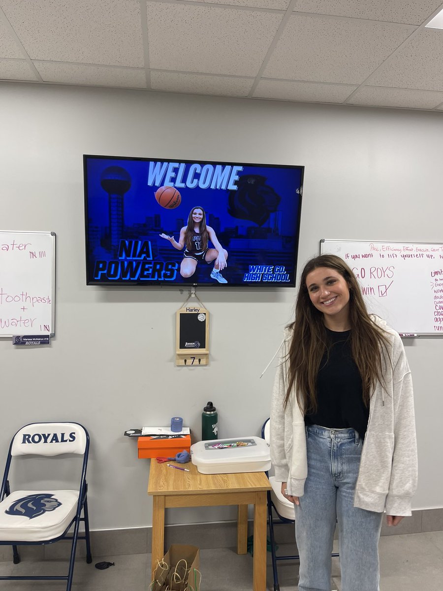 Powers_Nia12's tweet photo. Thank you @JUCoachLawhon for a great visit! Had an amazing time touring campus and meeting the team. Thankful for the offer to continue playing the sport I love! 🏀💙 
@JUTNWBB 
@Coachdodgen 
@2023Fbcreign https://t.co/dCixCeRyMz
