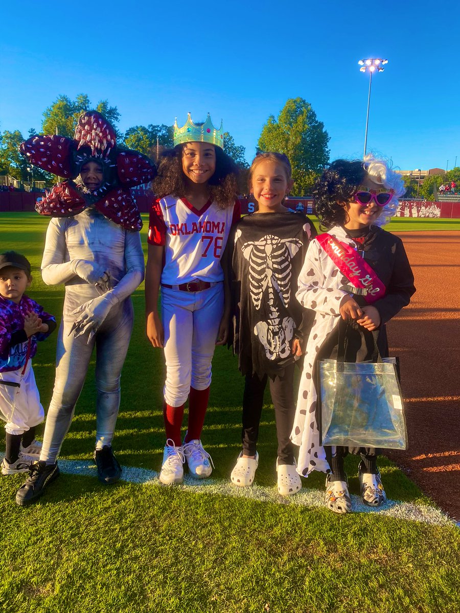 Oklahoma Softball on Twitter "𝐓𝐫𝐢𝐜𝐤 𝐨𝐫 𝐓𝐫𝐞𝐚𝐭 🍬 Let us know your fave costume!"