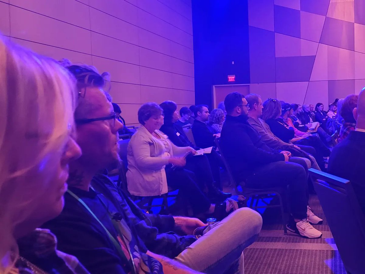 Seasoned4u's tweet photo. #CurrentSituation: In #Lexington, KY for their Abatement Townhall! Great turnout. The Commission is listening. #HarmRED22 #HarmReduction Saves Lives! Kentuckians need a menu of services to deal with the Opioid Crisis! #VocalKY is committed to taking our work across the state... https://t.co/6RZHy1K9Ng
