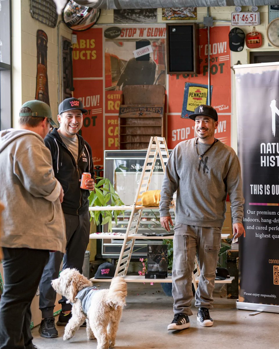 _NaturalHistory's tweet image. Loading up on gas at @SuperblendYYC ⛽ 

📷: @mintcaptures