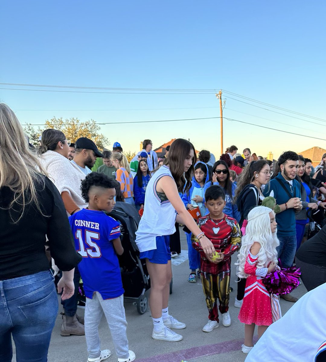 Kynleymenchaca's tweet photo. Boo at BOS! BOS LP 🥎 https://t.co/0FxylhzKUW