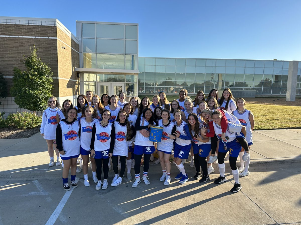 Kynleymenchaca's tweet photo. Boo at BOS! BOS LP 🥎 https://t.co/0FxylhzKUW