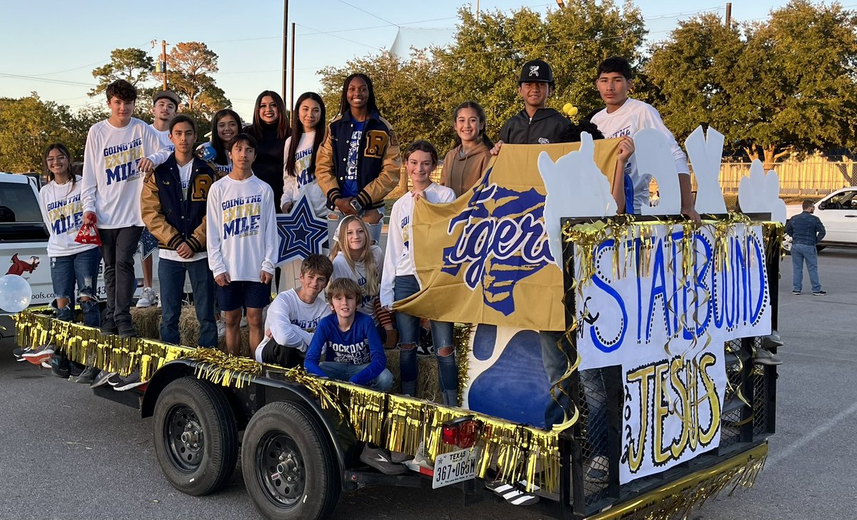 CoachMeuth's tweet photo. Definitely my favorite group of kids on campus! Let’s go Jesus!! State Bound! #RockdaleXC https://t.co/EnNjGo5vV9