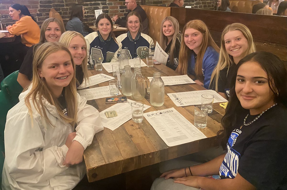 BSSJagsSoftball's tweet photo. After practice @DUSoftball, having some dinner at @BlackSheep417 
#GirlsGottaEat #JagState #OAAT #RightHereRightNow 
Thank you, Coach Breaux for having us! https://t.co/57vjhWHXSU