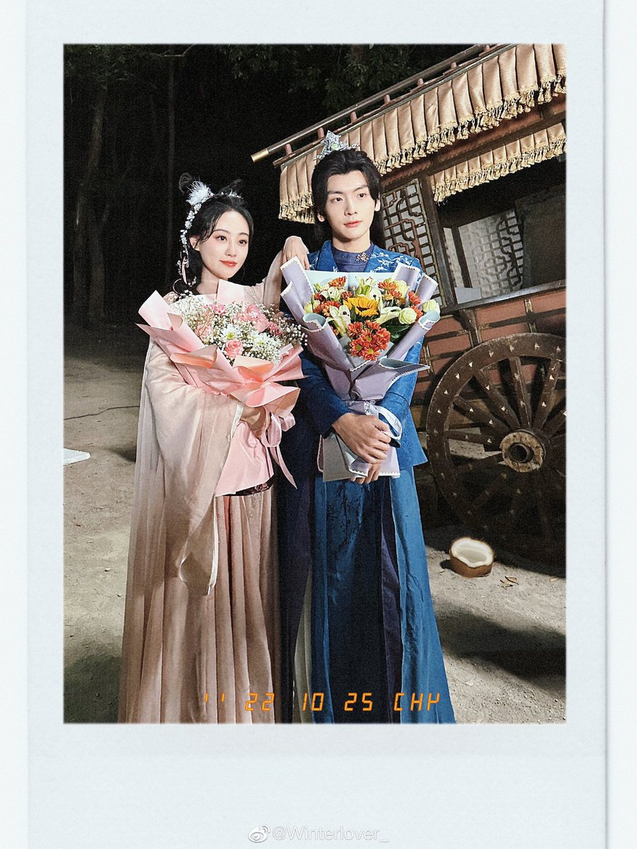 zhaixiaowen_tw's tweet photo. 221027【了不起的曹萱萱-飯拍分享】
-
𝟐𝟎𝟐𝟐.𝟏𝟎.𝟐𝟓
曹萱萱 祝绪丹 翟潇闻 杀青合照一张
-
飯拍合輯
©Winterlover_
©有就给你呗呗·翟潇闻
©SODA·翟潇闻
©CRASHON·翟潇闻
-
#翟瀟聞 #翟潇闻 #zhaixiaowen #小企鹅 #飯拍 #饭拍 #翟瀟聞台灣首站 #了不起的曹萱萱 #翟潇闻了不起的曹萱萱 #zxw https://t.co/lTlhRpPEP8