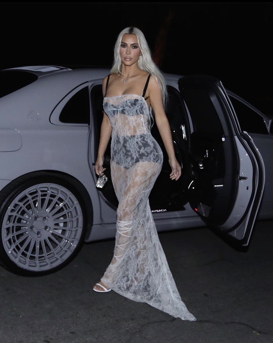 KimKardashian's tweet image. Happy Birthday to Me