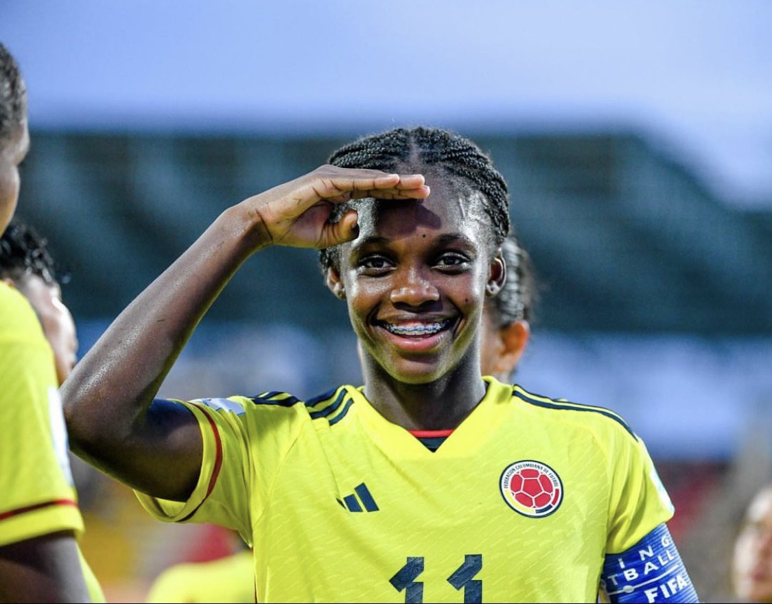 Veronicalcocerg's tweet image. Nuestra futbolista Linda Caicedo ha sido nominada como la mejor jugadora del año en los premios Globe Soccer de Dubái. ¡A votar por esta campeona! 🇨🇴⚽️🇨🇴⚽️

Aquí les dejo el link: bit.ly/3CNSot2 💛💙❤️#OrgulloColombiano