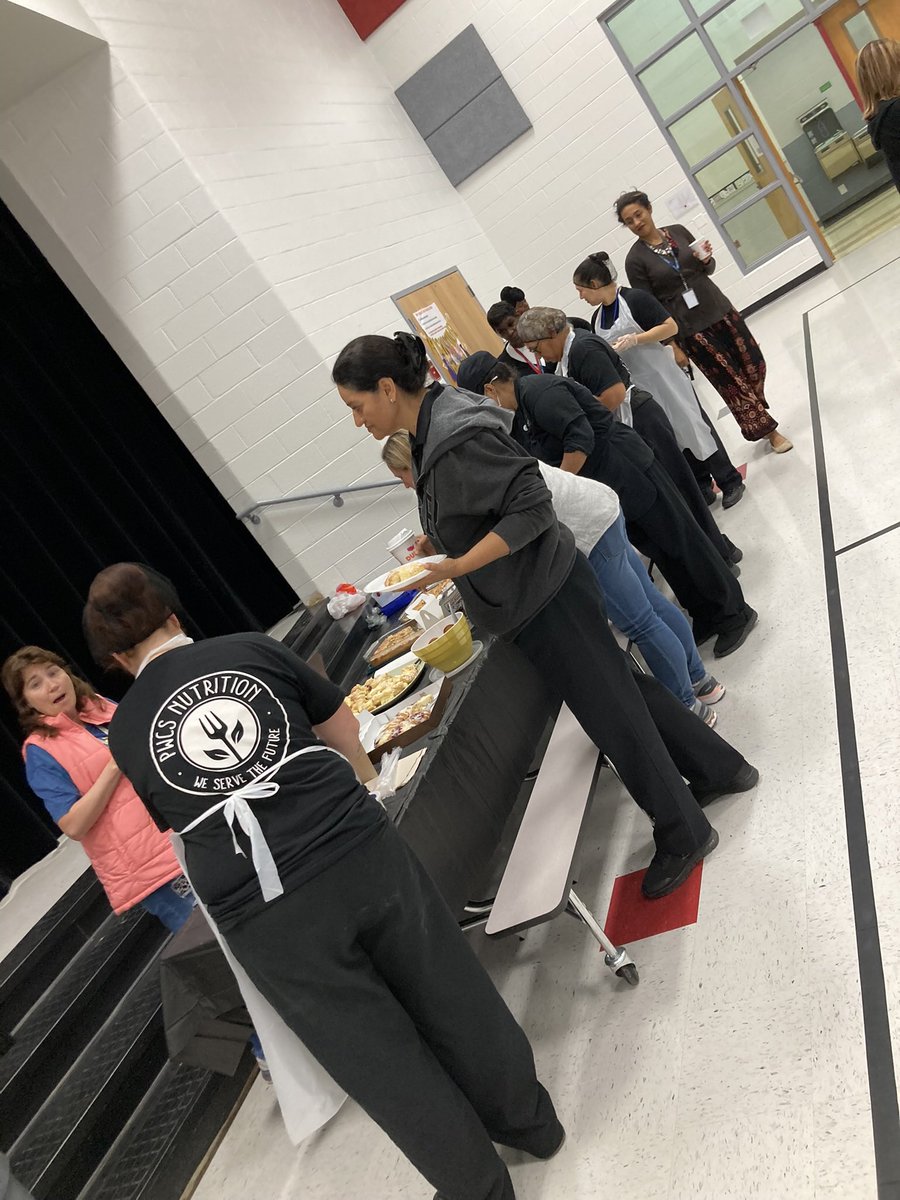#staff #buildingrelationships <a href="/SHESPandas/">Signal Hill ES</a>