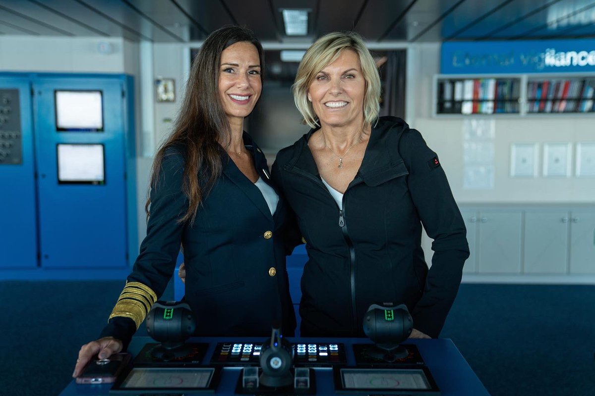 Celebrity Cruises tweet media