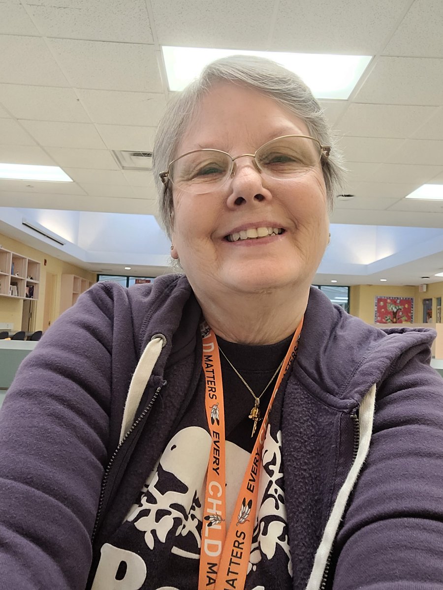 TCDSBOLVLibrary's tweet photo. @cupelocal1328 
Ms. Semmens-Bergeret is rockin' the purple
I stand with CUPE https://t.co/2OJrVeAT2e